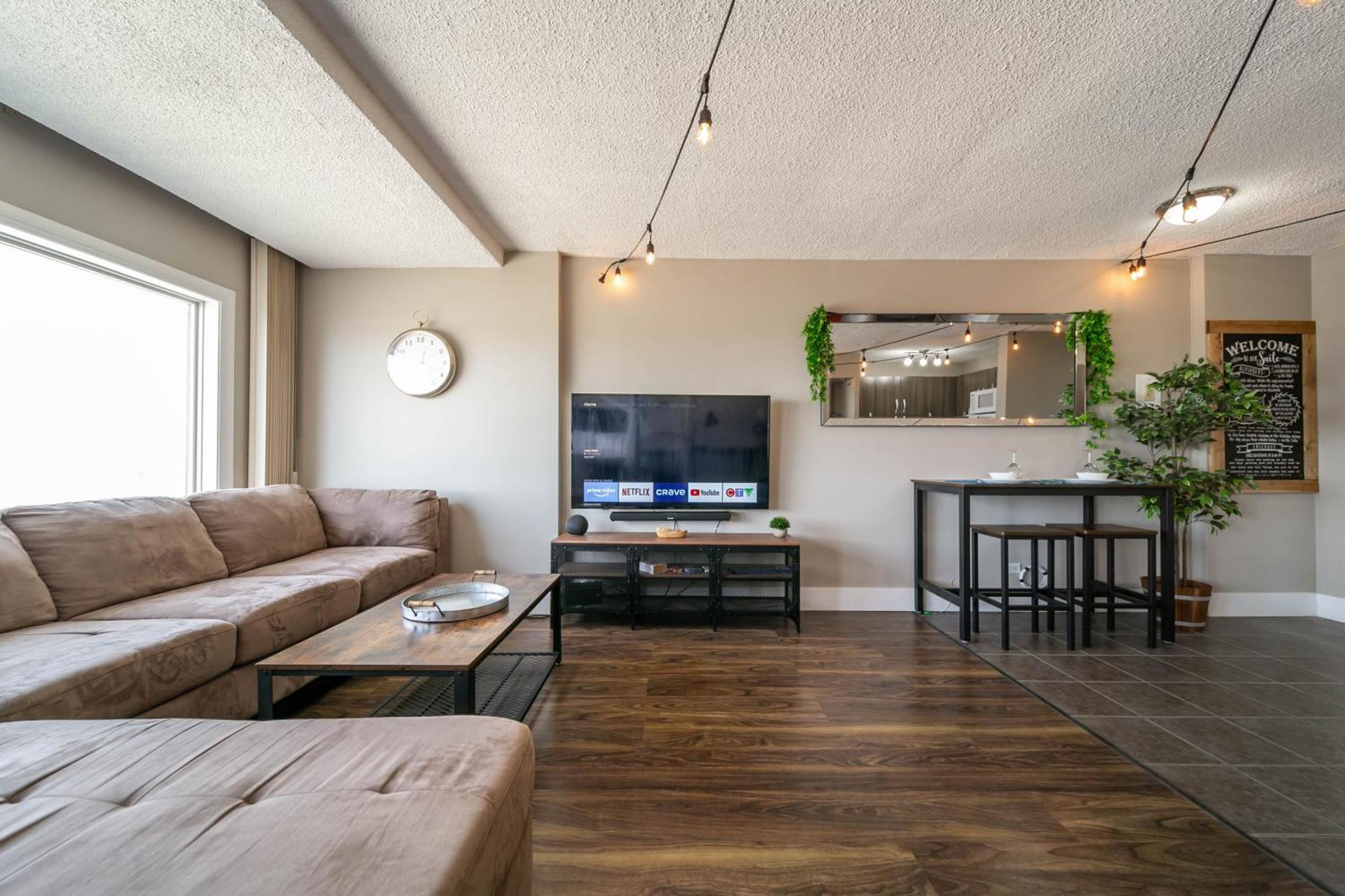 Apartament Rustic & Rogers Place, Free Parking! Edmonton Zewnętrze zdjęcie